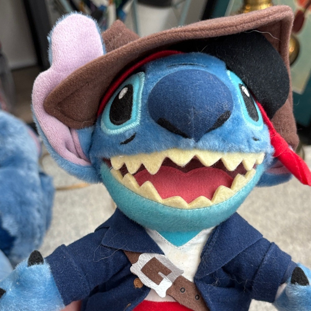 Disney Stitch Pirates of the Caribbean Disney Parks  rare NWT - Picture 2 of 9